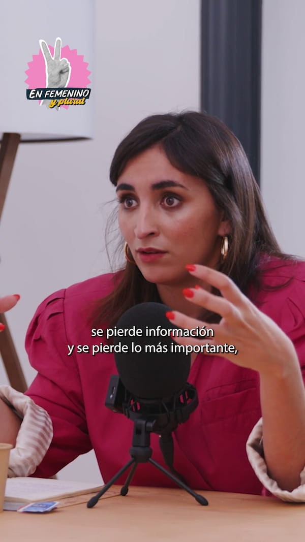 chica de uñas rojas de Podcast En Femenino y Plural (old)