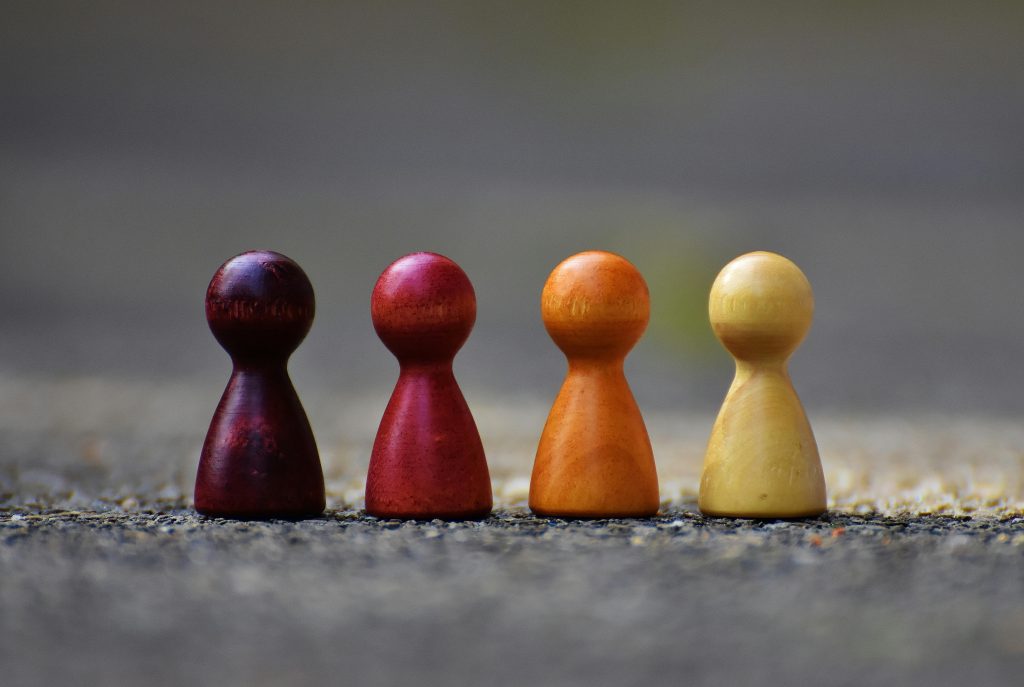 Fichas de colores representando los distintos formatos del Branded Content
