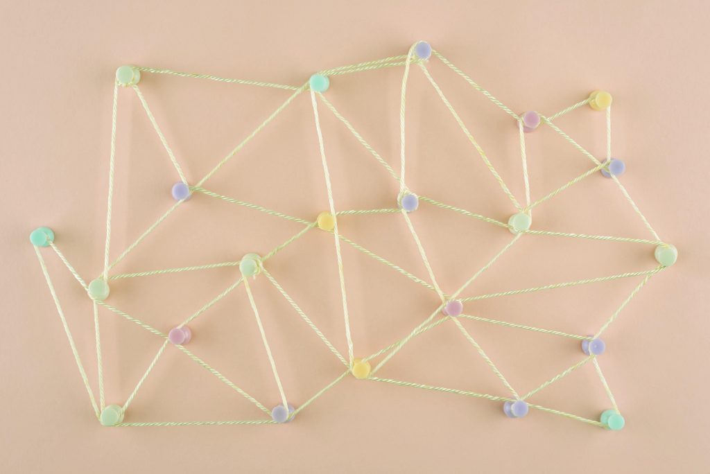 chinchetas conectadas_comunicación interna