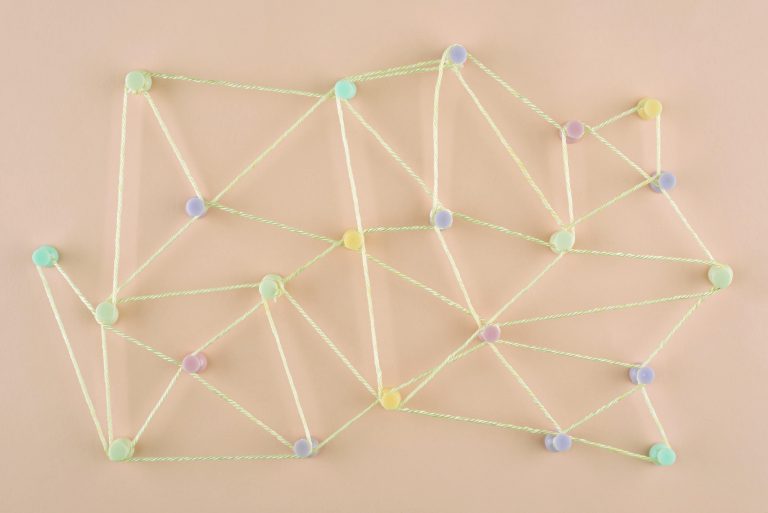 chinchetas conectadas_comunicación interna